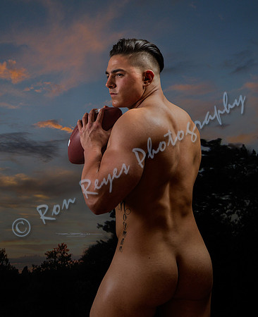 00Z50_ Sexy Superbowl Man – Sports 010_ Play Naked