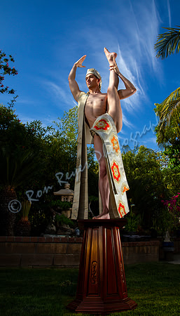 00X2A_1242_ Asian Court Palace Performer
