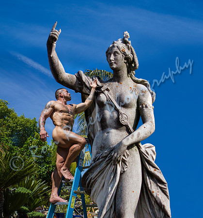 00Z7B_ Worshipping idols